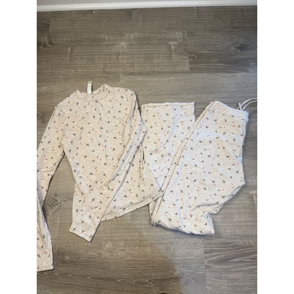 SKIMS Holiday Rib Lounge Set Oatmeal Holly Berry Long Sleeve Top & Pant Small